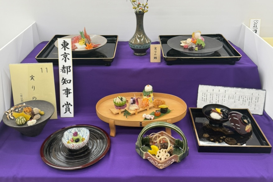 2025年9月29日に行われた「第42回 日本料理全国大会」の郷土料理部門において、RHグループ最高経営責任者（CEO）竹松 弘光の作品が東京都知事賞を受賞いたしました。
